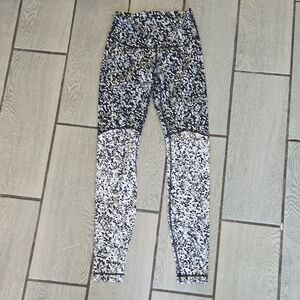Lululemon High-Waisted Leggings Black White Speckle Print Size 4 L63‎